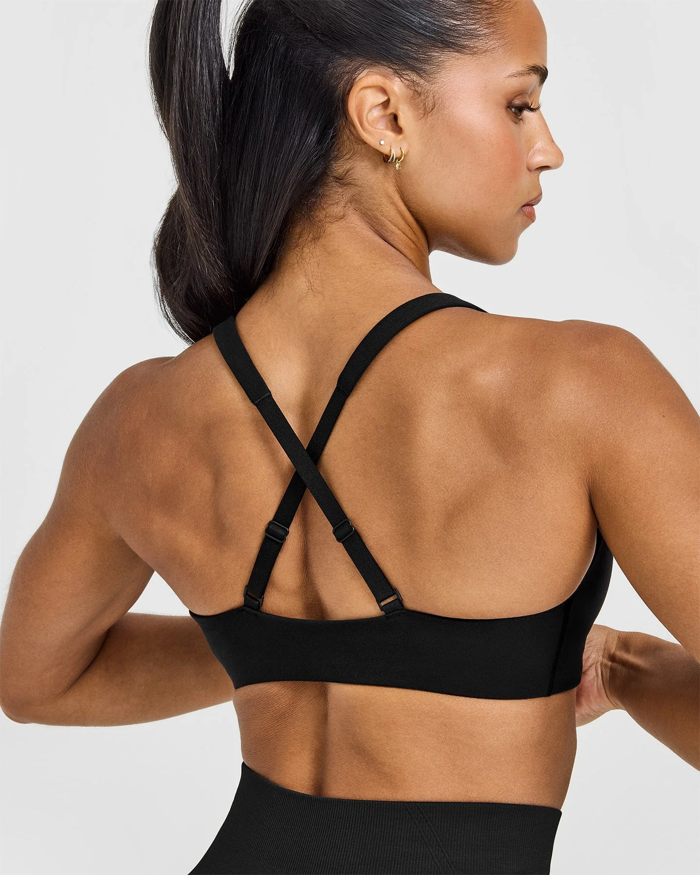 EasyLift™ Cross Back Sports Bra with White Logo | Black - Image 4