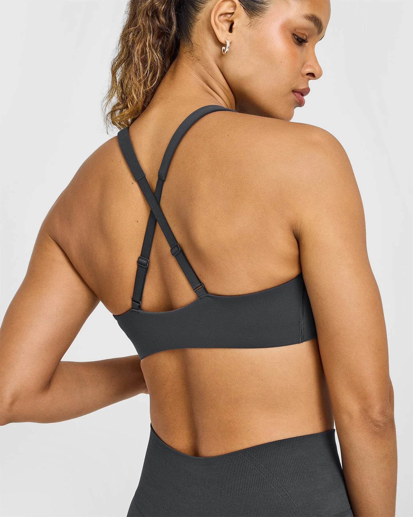 EasyLift™ Cross Back Sports Bra with White Logo | Coal - Image 6