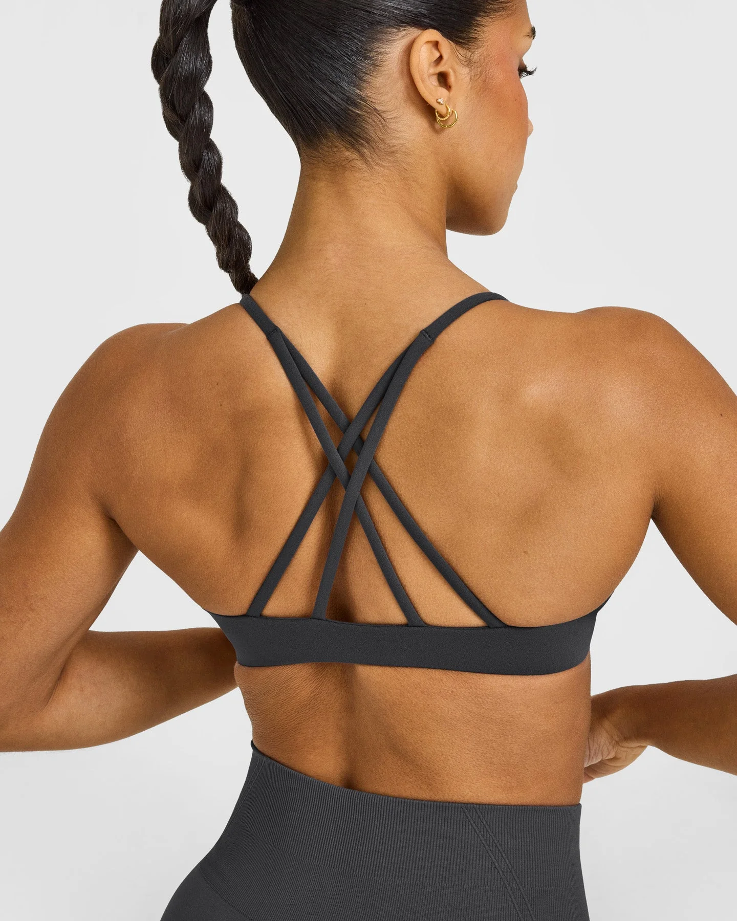 EasyLift™ Strappy Sports Bra with White Logo | Coal - Image 4