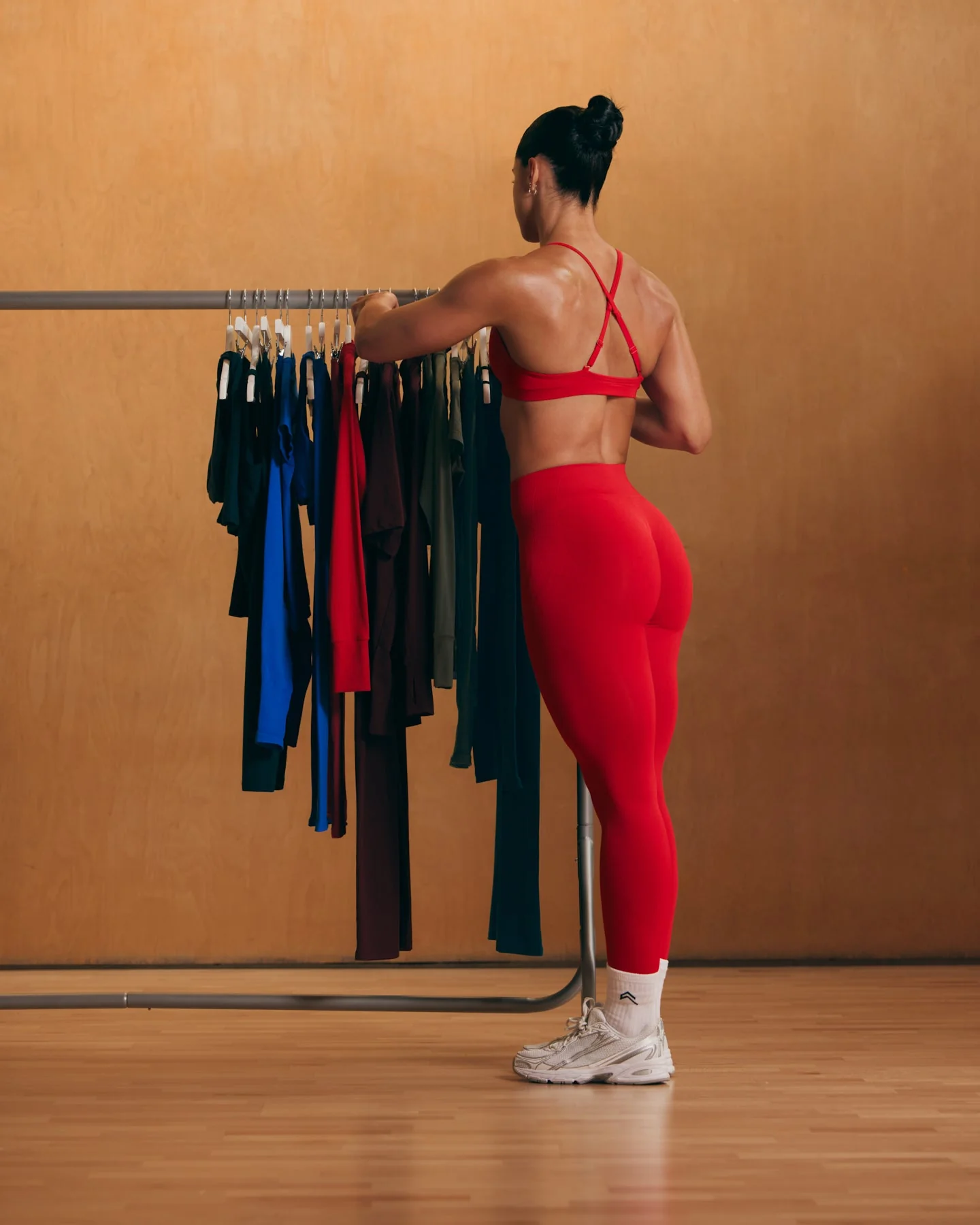 EnhanceLift™ Seamless Leggings with White Logo | Light Toasted Red - Image 2