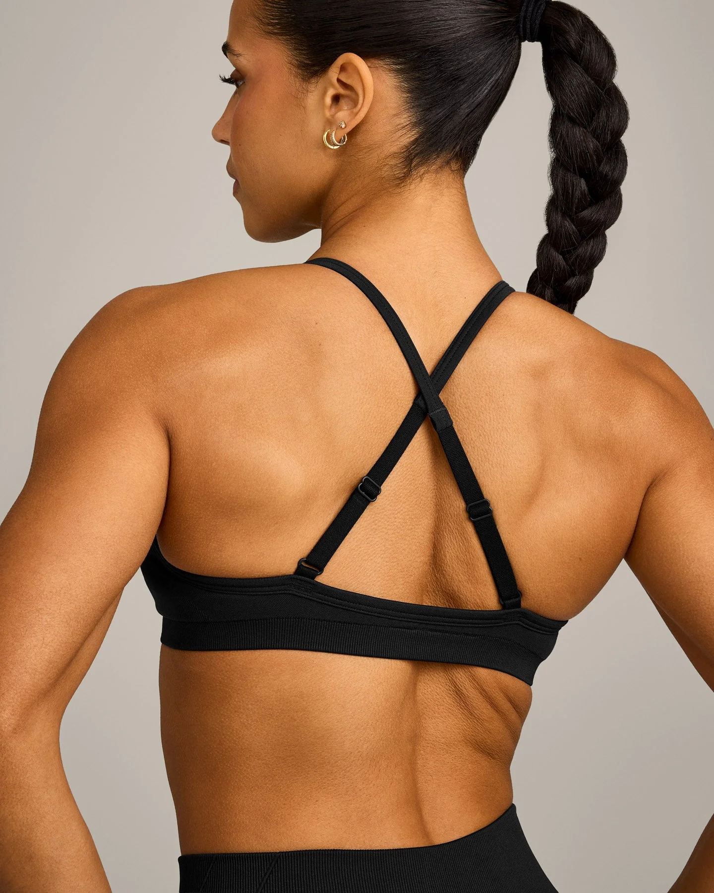 EnhanceLift™ Seamless Strappy Sports Bra with Grey Logo | Black - Image 2