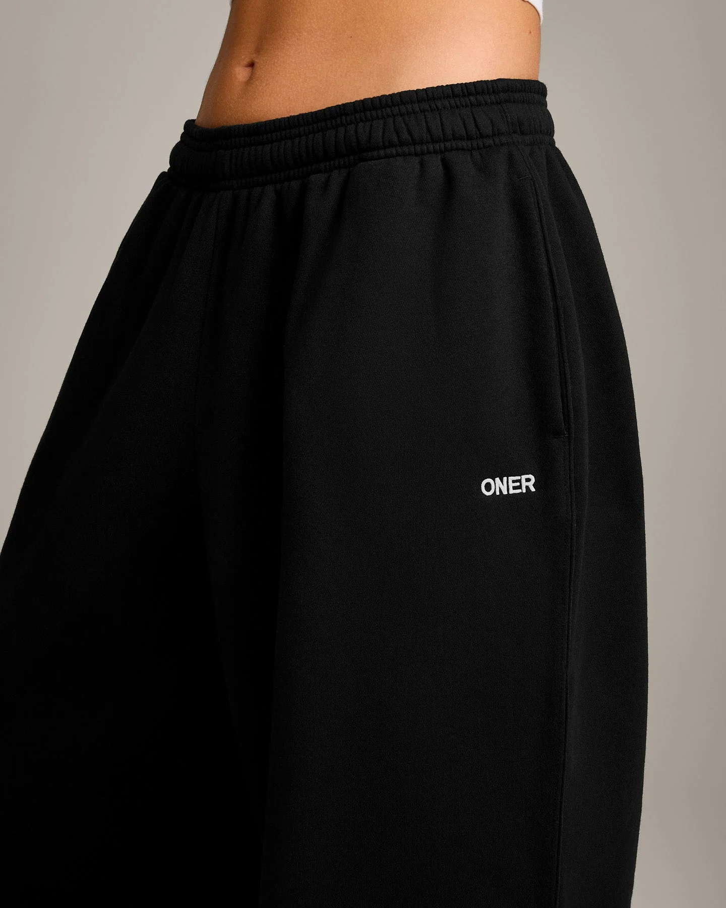 Foundations Cosy Oversized Straight Leg Joggers | Black - Image 4