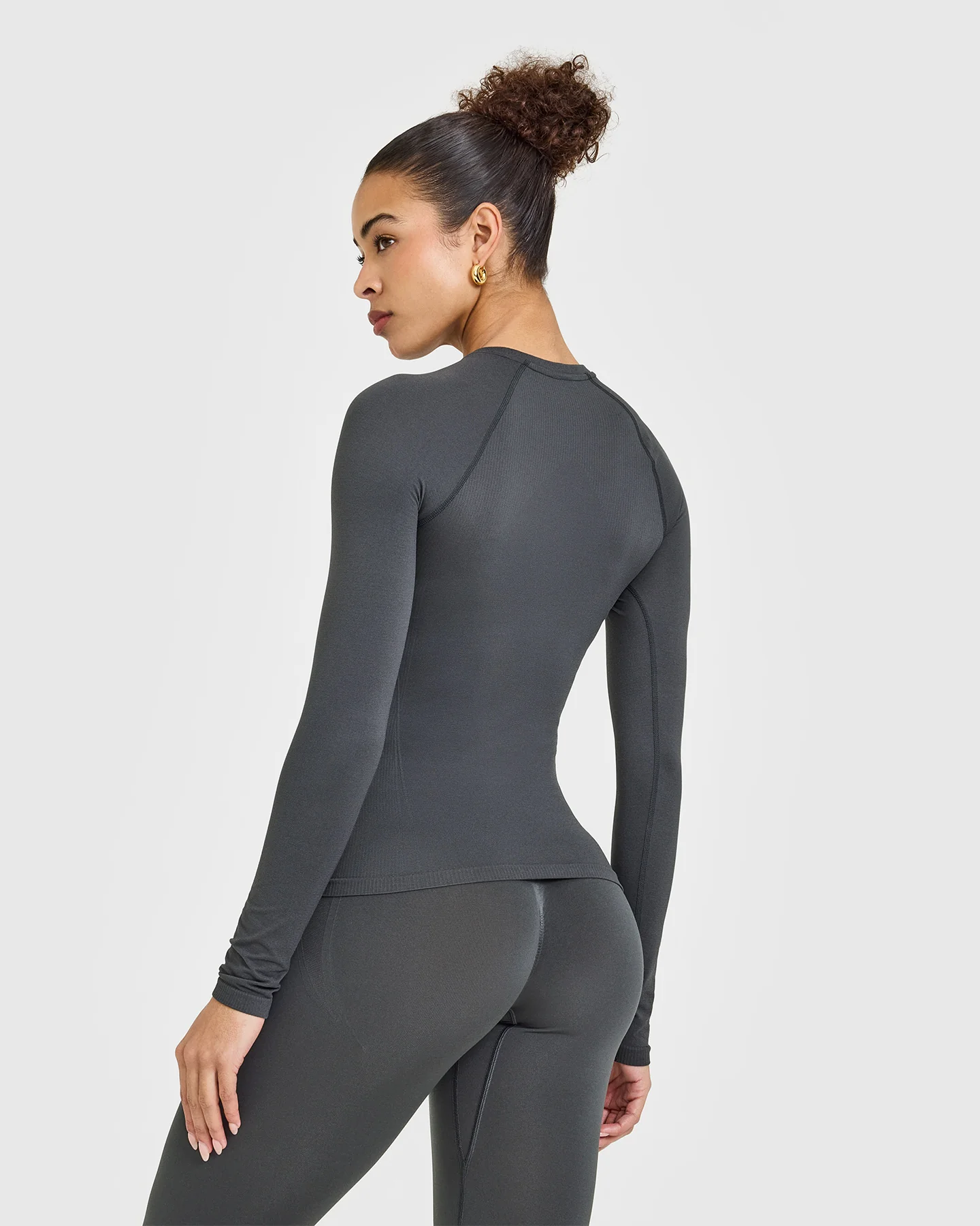 Go To Seamless Fitted Long Sleeve Top | Coal - Image 2