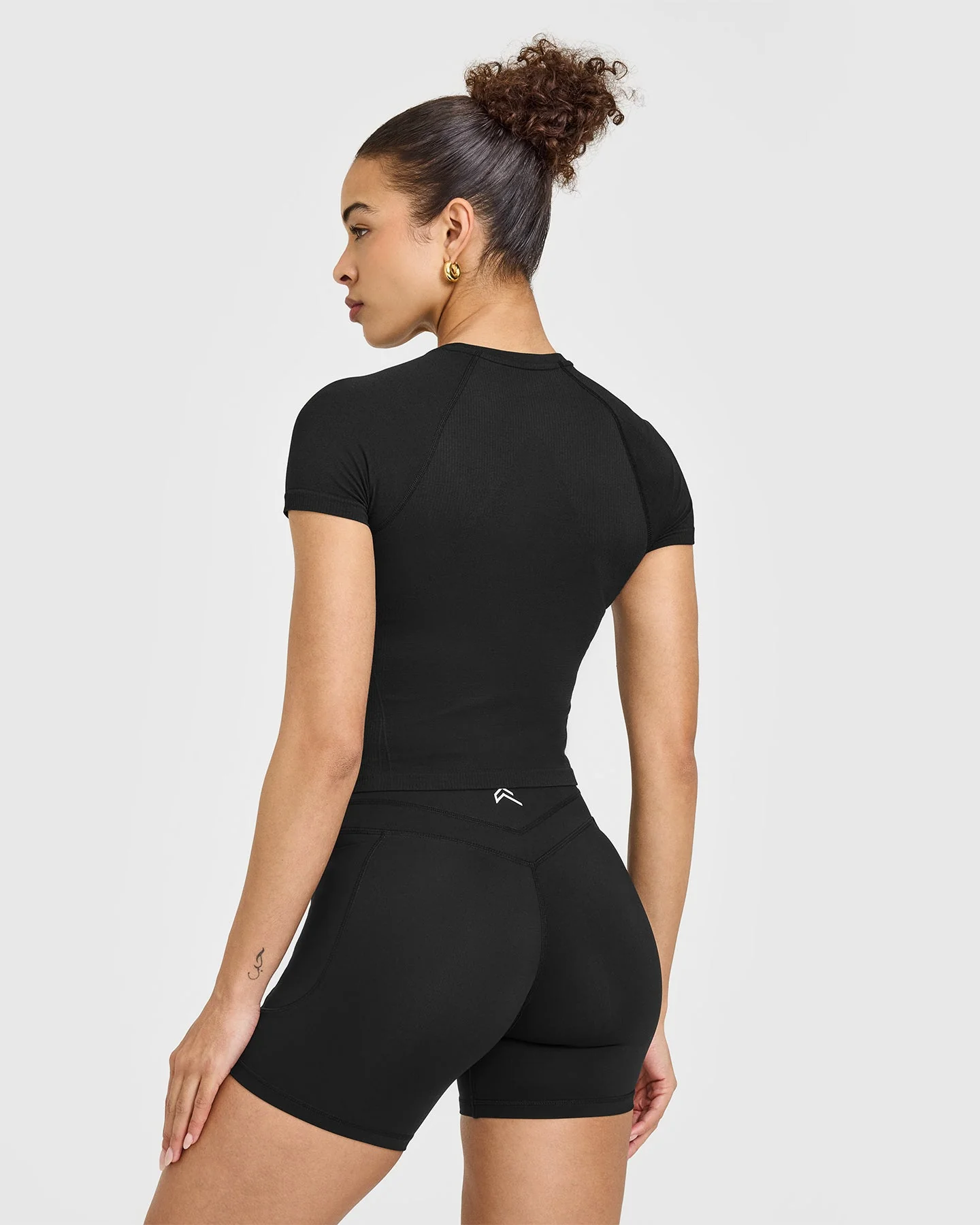 Go To Seamless Fitted Mid Top | Black - Image 4