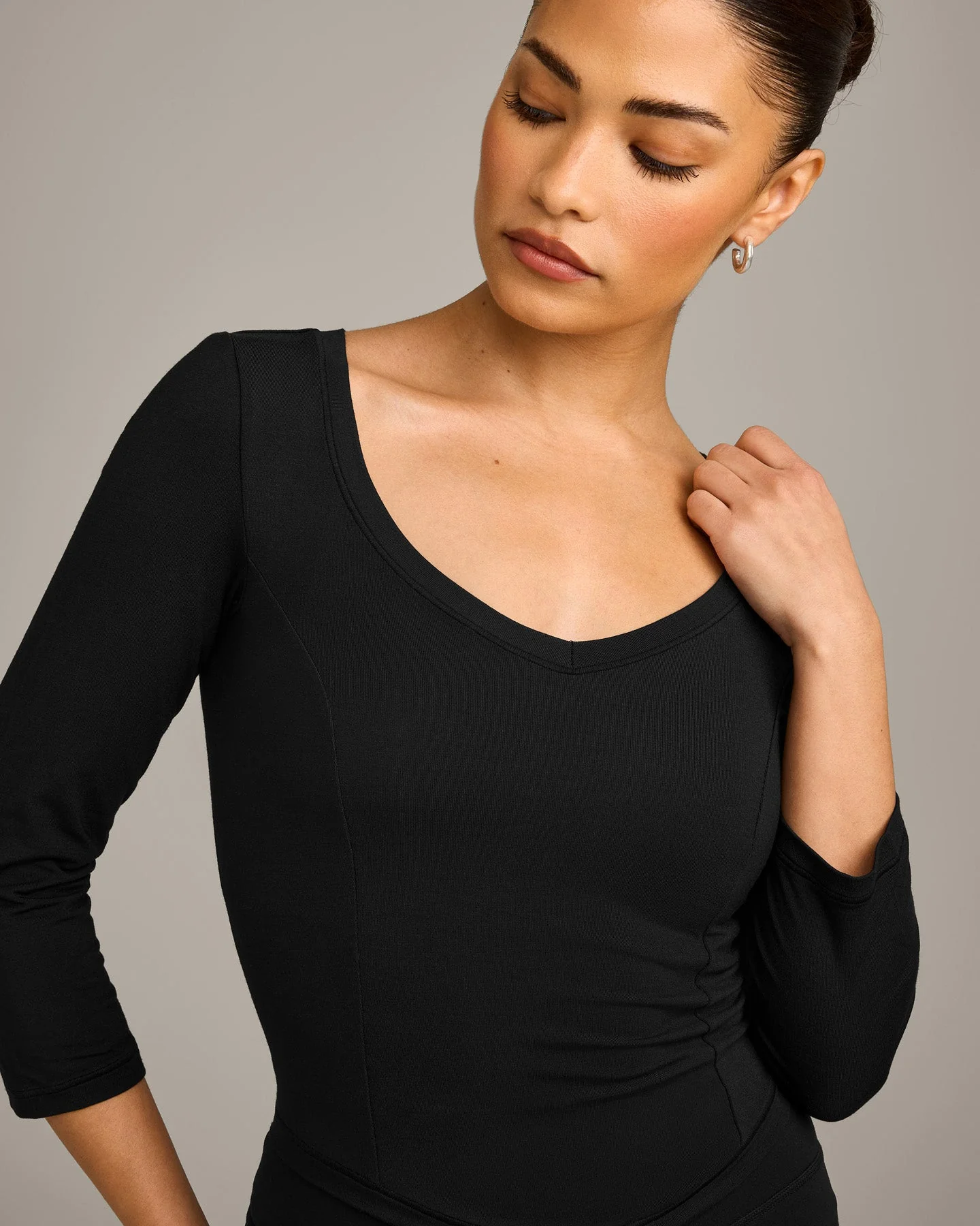 Mellow™ Motion Wide V Neck 3/4 Length Sleeve Mid Top | Black - Image 4