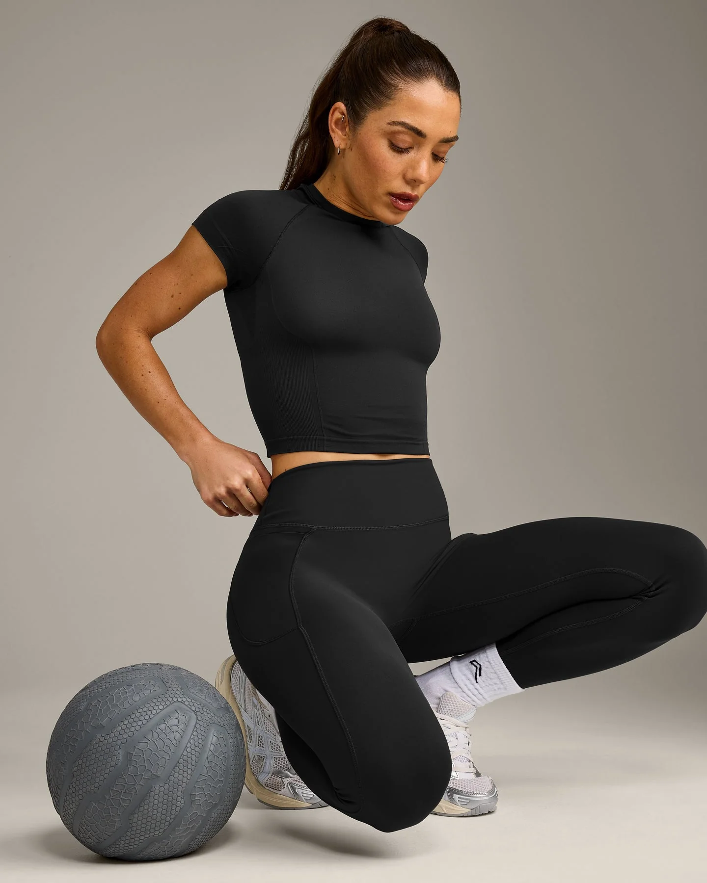 Oner Seamless Fitted Top | Soft Black - Image 3