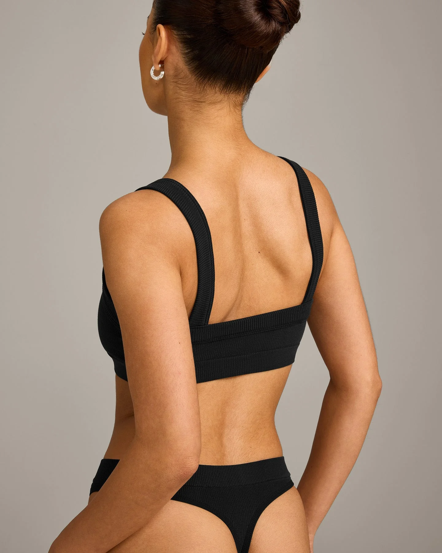 Seamless Scoop Neck Bralette | Black - Image 4