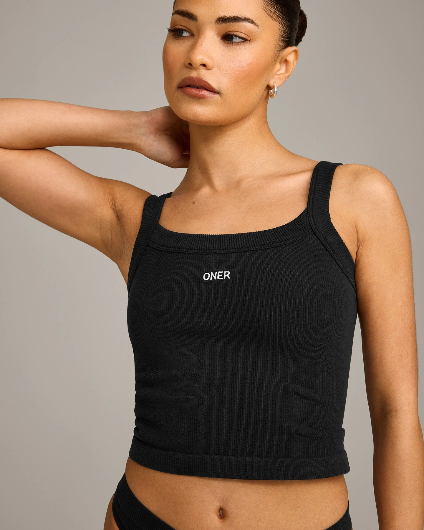Seamless Scoop Neck Vest | Black - Image 3