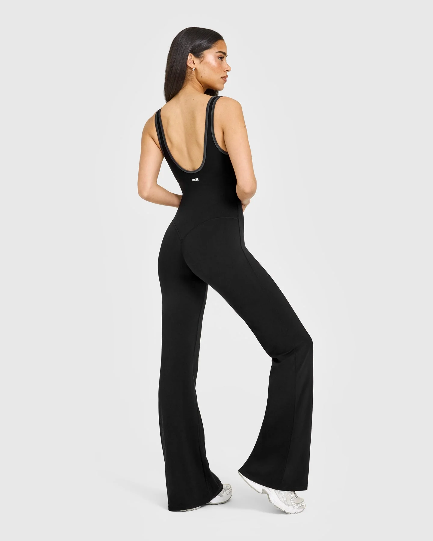 SoftMotion™ Contrast Scoop Back Flared All in One with White Logo | Black - Image 6