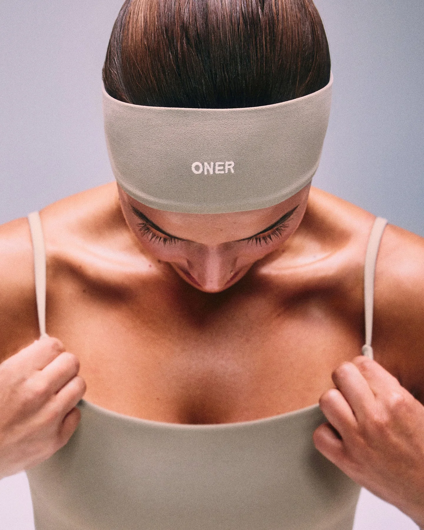SoftMotion™ Headband with White Logo | Warm Sand - Image 2