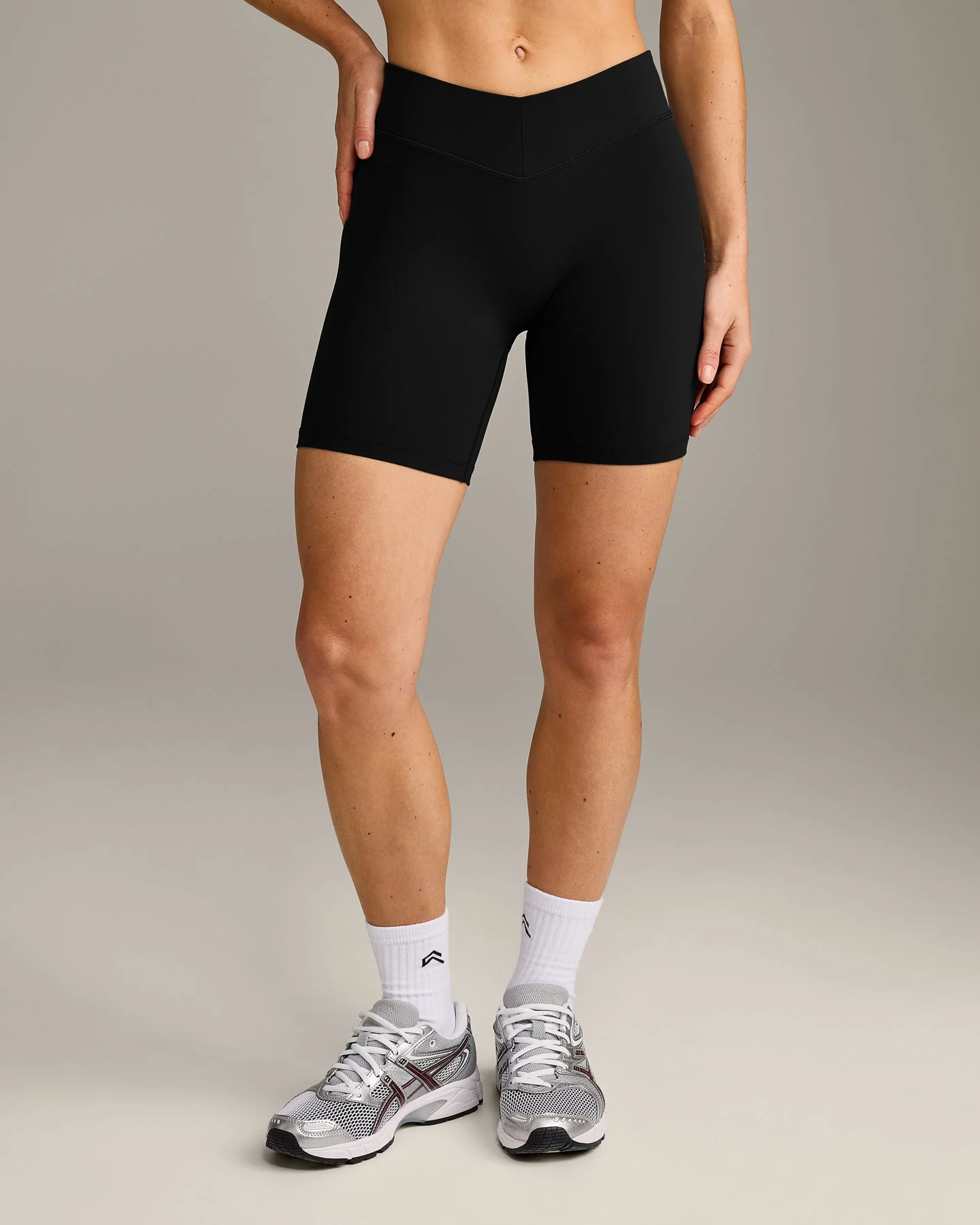 UnifiedMove™ V Front Mid Rise Shorts 6" with Reflective Logo | Black - Image 2