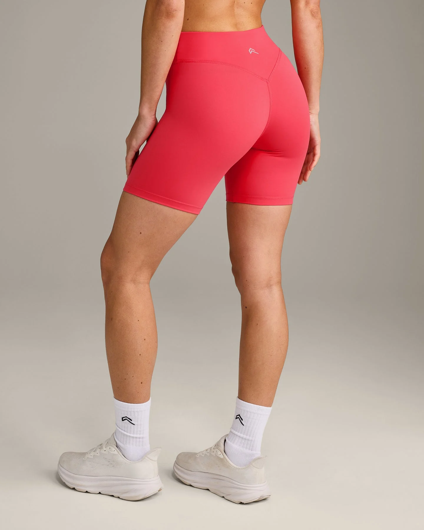 UnifiedMove™ V Front Mid Rise Shorts 6" with Reflective Logo | Charged Pink